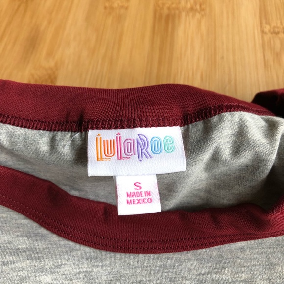 LulaRoe Liv T - Picture 2 of 4
